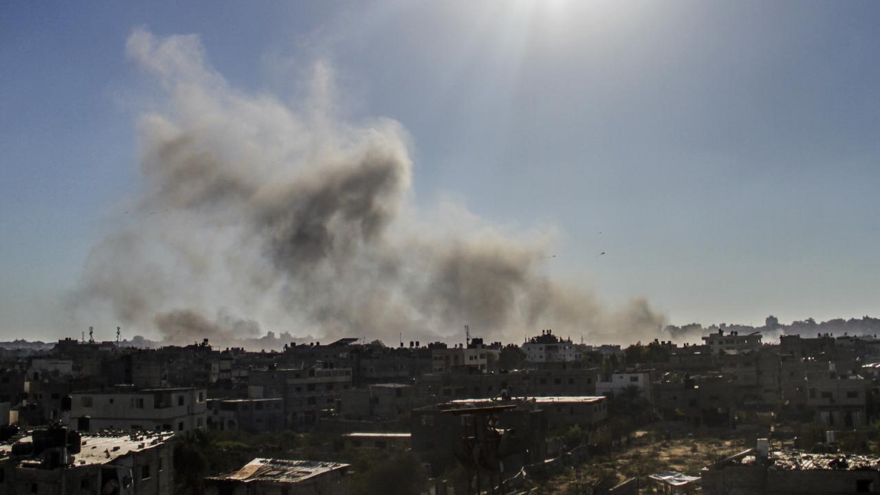 İsrail’in Gazze’de yerinden edilenlerin sığındığı bir fakülteyi bombalaması sonucu 4 kişi öldü